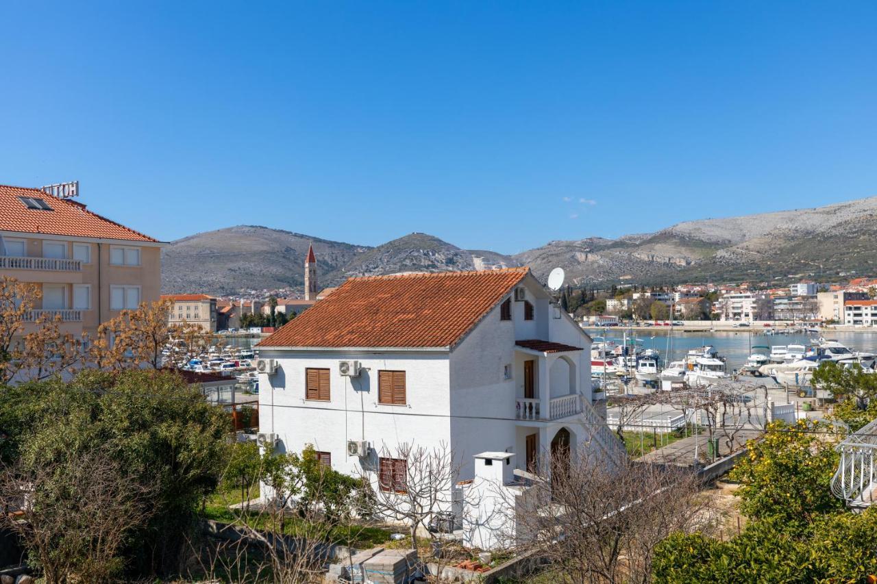 Cozy 1-Bedroom Apartment Near The Center Of Trogir Exterior foto