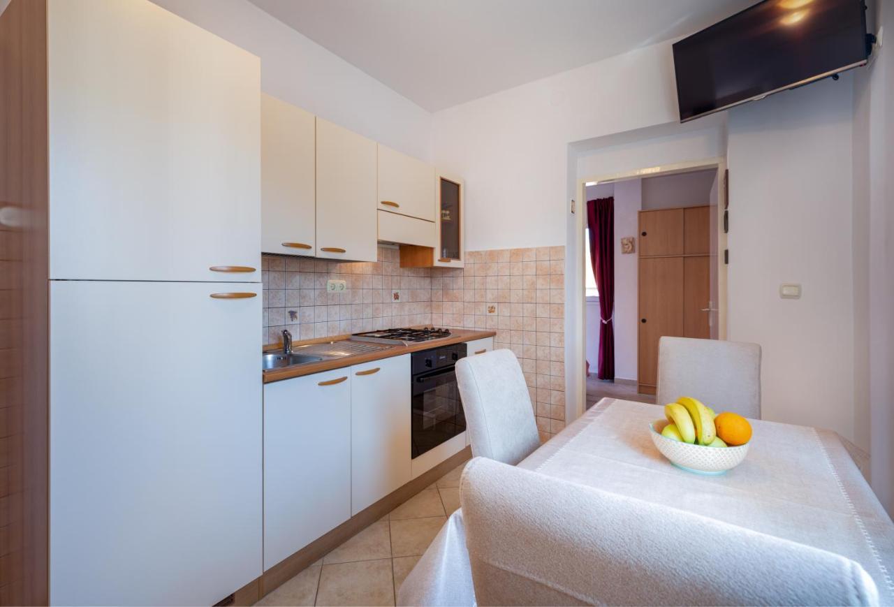 Cozy 1-Bedroom Apartment Near The Center Of Trogir Exterior foto